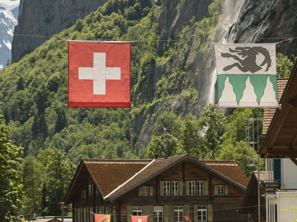 Discovering Switzerland’s E-Commerce Excellence: A Small Nation’s Big Impact in the Digital Marketplace